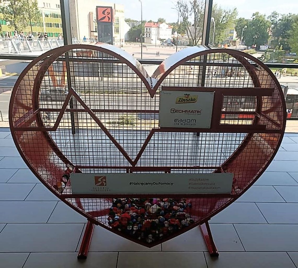 Wkręcają w pomoc. W Kozienickim Domu Kultury rusza kolejna zbiórka nakrętek Wkręcają w pomoc. W Kozienickim Domu Kultury rusza kolejna zbiórka nakrętek