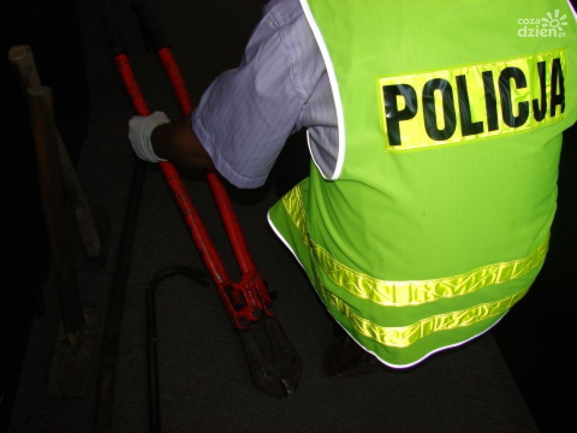 Włamywacze i złodzieje złomu złapani!