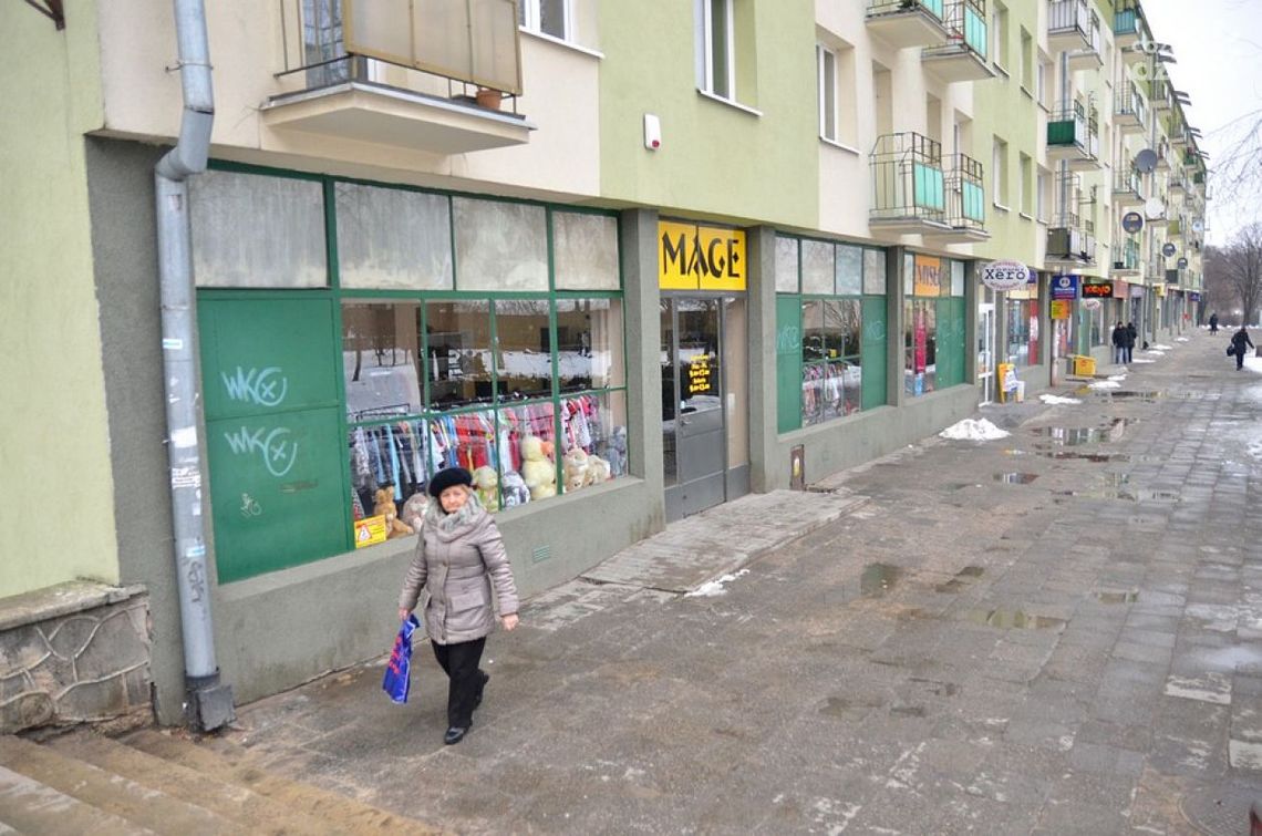 Właściciele sklepów z Maratońskiej walczą z kryzysem