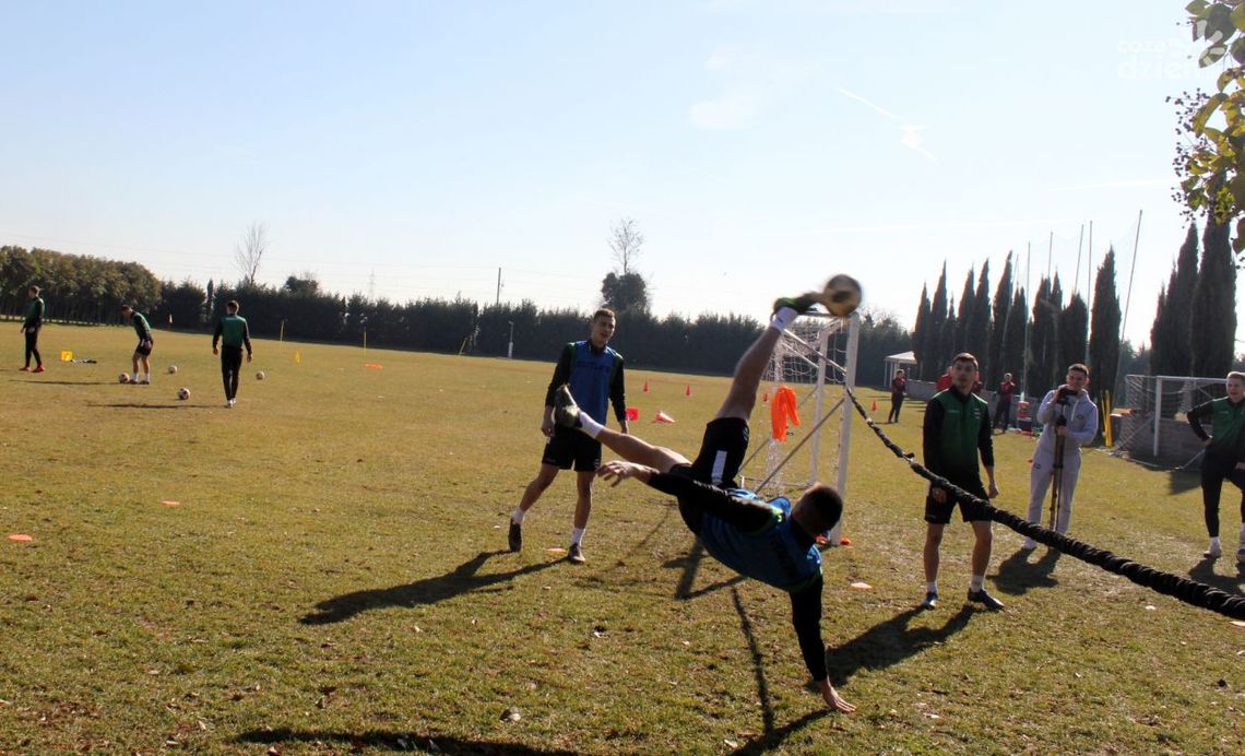 Włochy 2019. Czwartkowy poranek Radomiaka z siatkonogą w tle