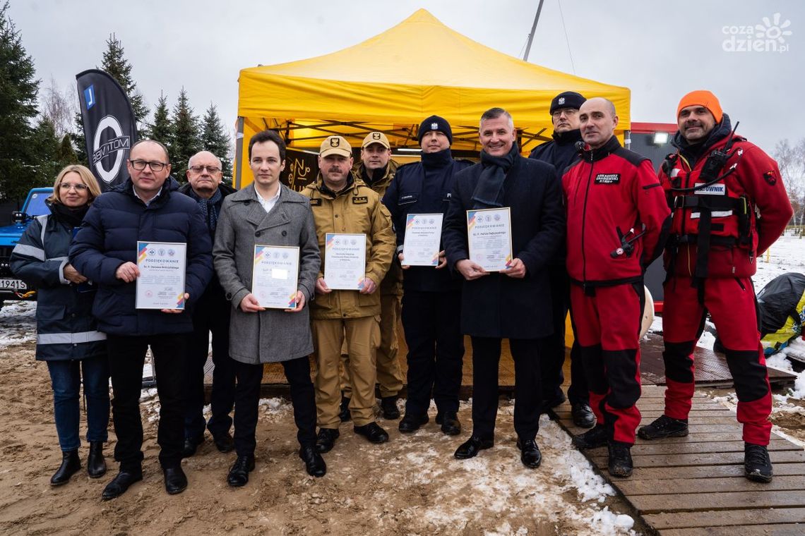 "Wody to nie śmietnik" - akcja nad zalewem w Domaniowie "Wody to nie śmietnik" - akcja nad zalewem w Domaniowie