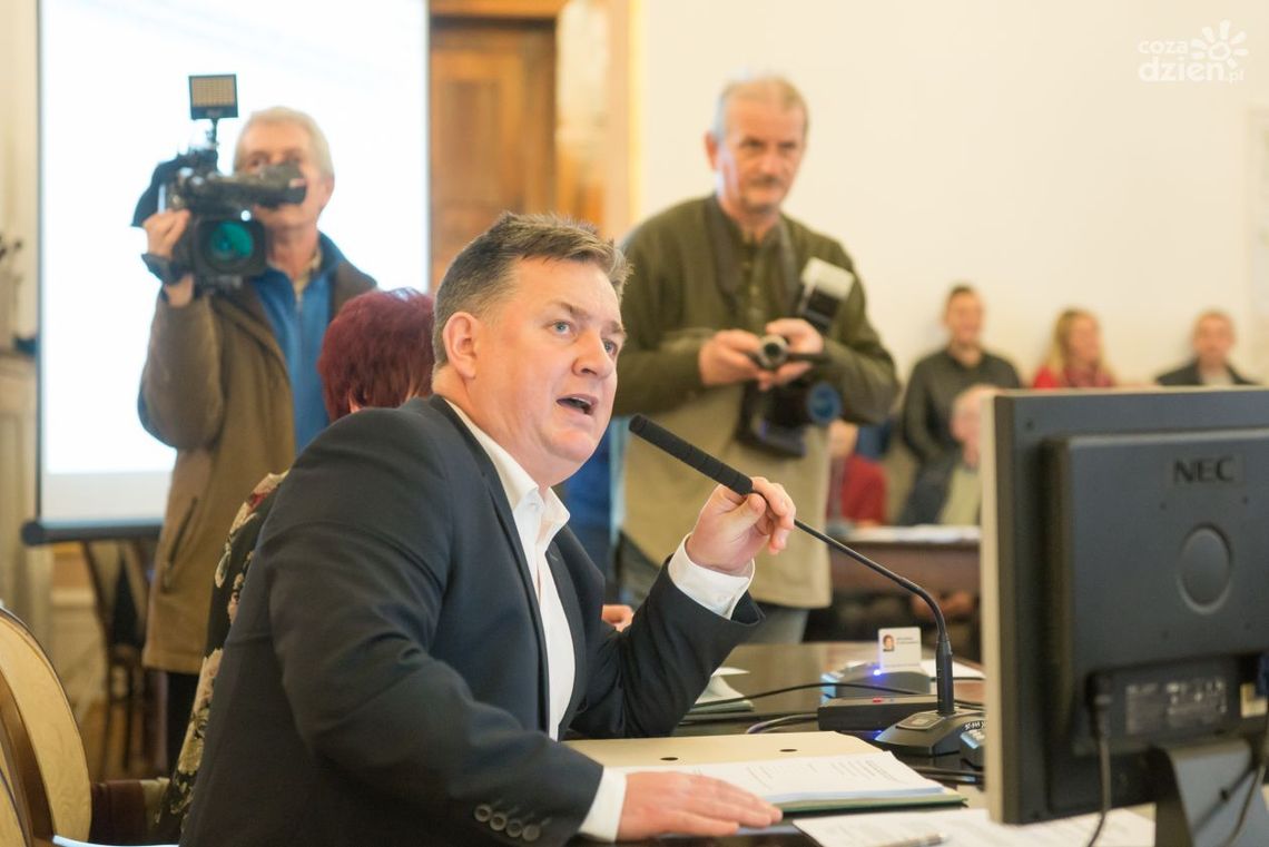 Wójcik: Struzik wybudował sobie cmentarny pomnik