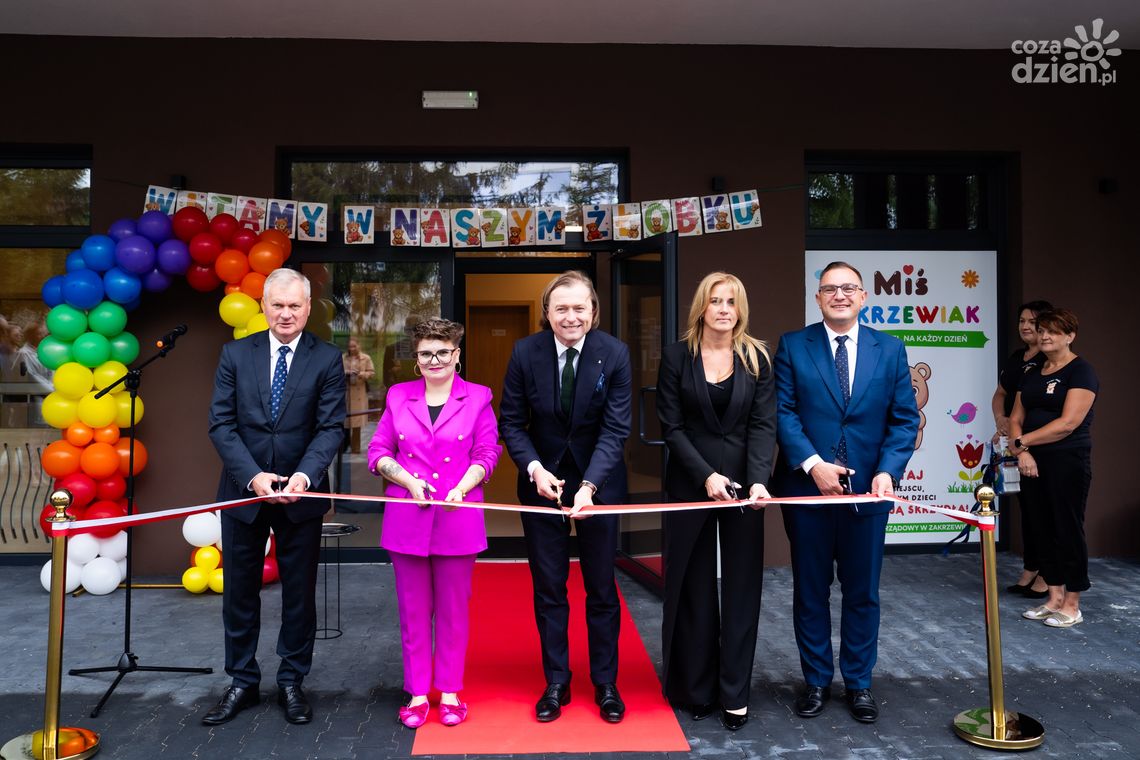 Wojewoda odwiedził nowy żłobek i plac budowy przedszkola w gminie Zakrzew Wojewoda odwiedził nowy żłobek i plac budowy przedszkola w gminie Zakrzew