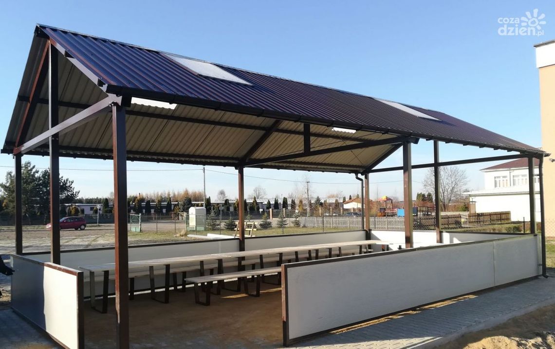 Wolanów. Ukończono dwie altany i wiatę Wolanów. Ukończono dwie altany i wiatę