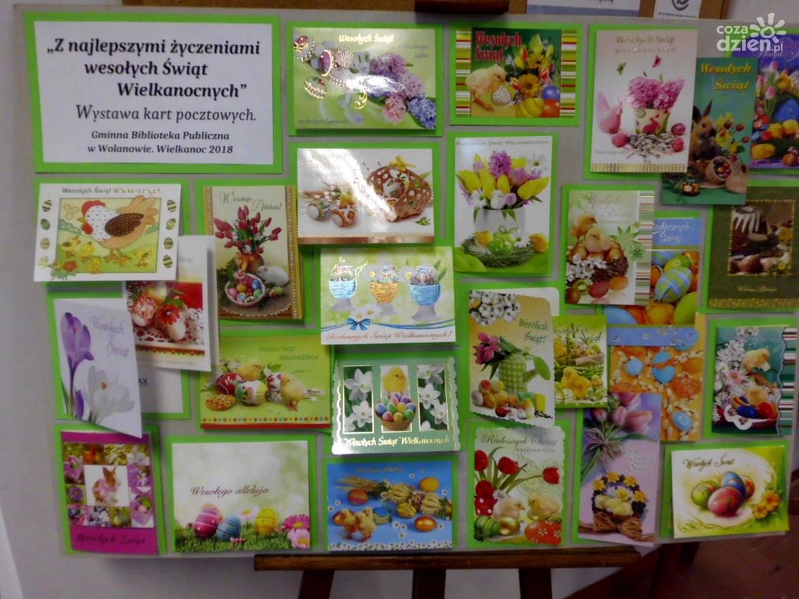 Wolanów. Wystawa kartek świątecznych w bibliotece