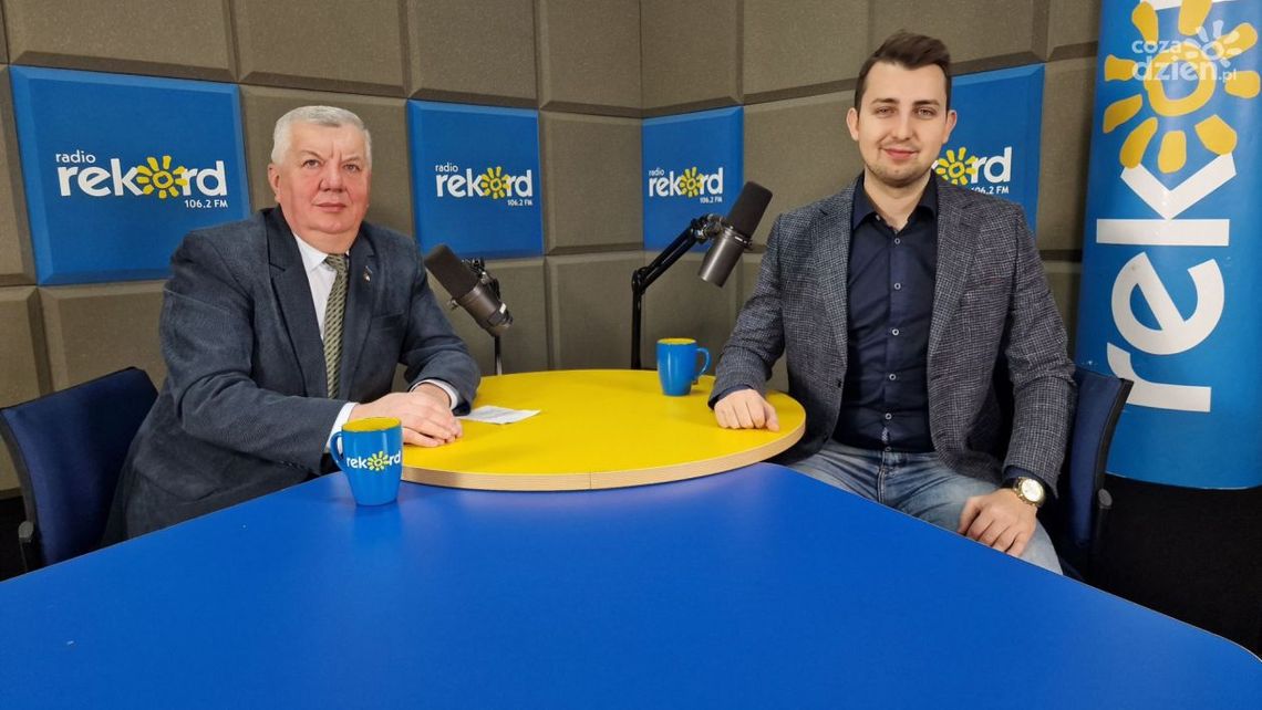 Woźniak: Powinniśmy pomyśleć o podwyżkach za podatek Woźniak: Powinniśmy pomyśleć o podwyżkach za podatek