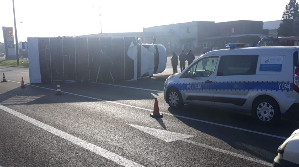 Wsola. Za szybko skręcił, przewrócił się na bok Wsola. Za szybko skręcił, przewrócił się na bok