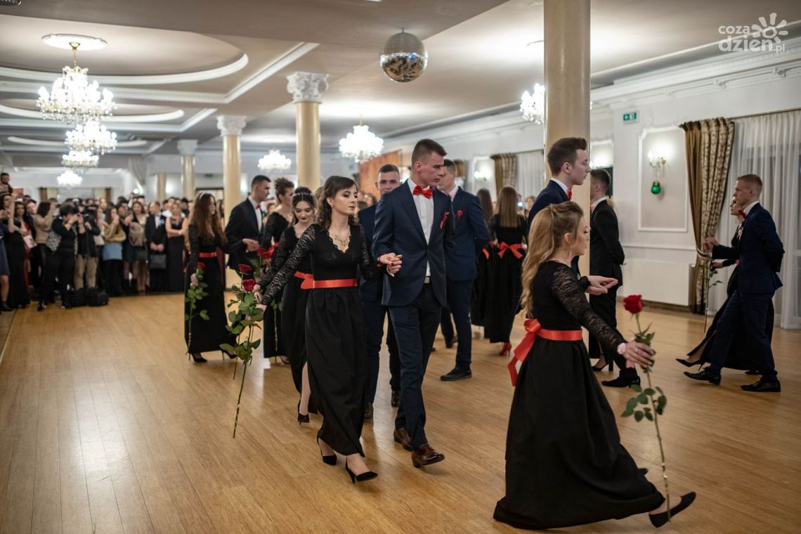 Wspominamy studniówki 2020. Samochodówka Wspominamy studniówki 2020. Samochodówka