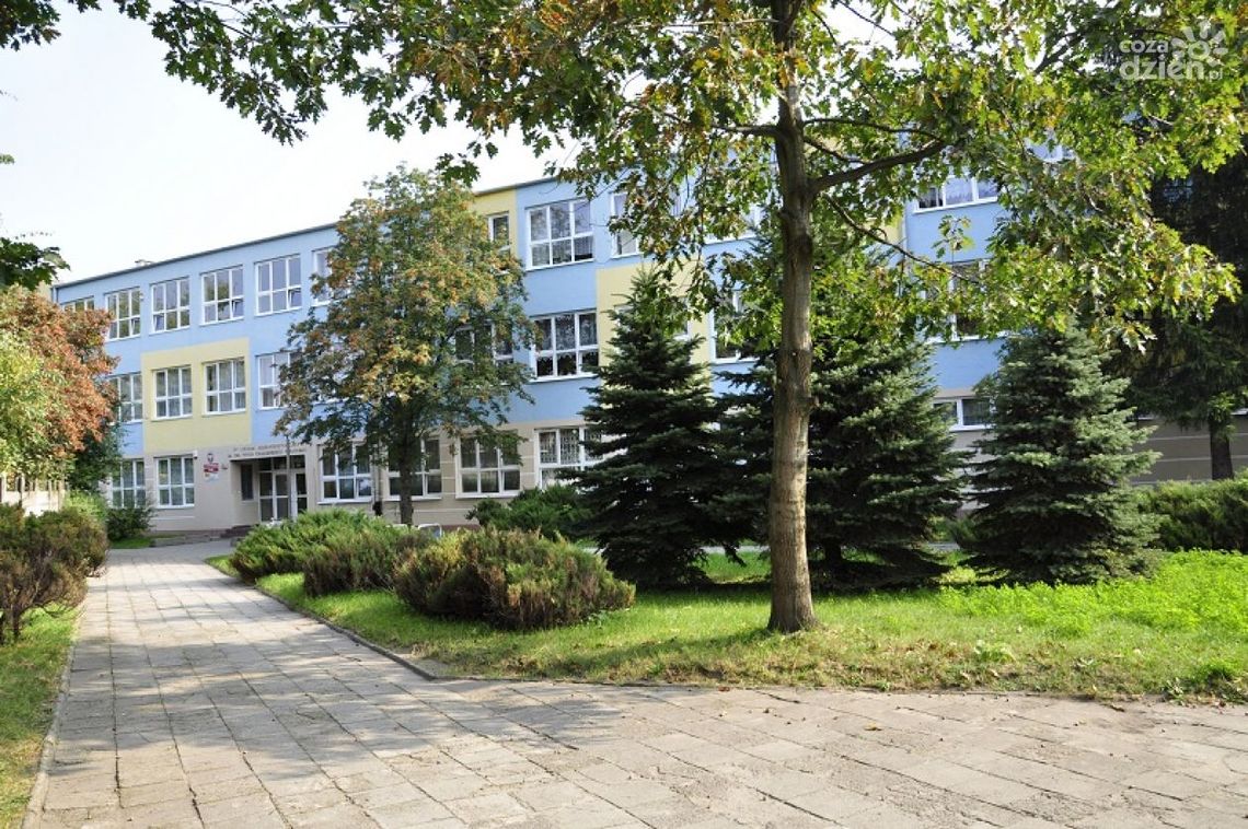 WYBIERZ SZKOŁĘ: "Chałubiński"