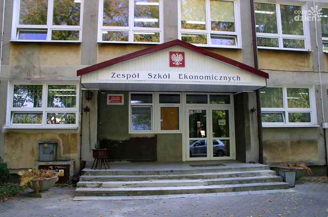 WYBIERZ SZKOŁĘ: "EkonomiK"