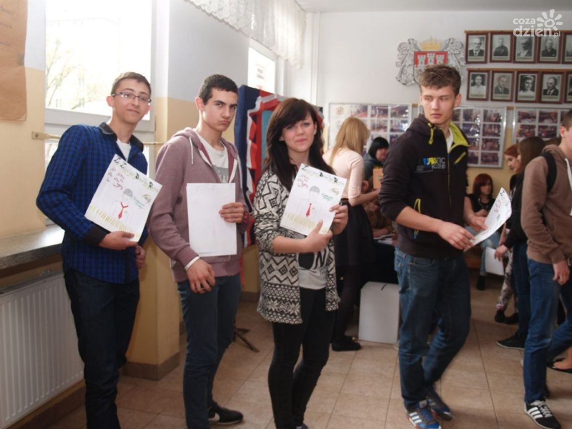 Wyborcza symulacja w "Budowlance". Wygrała gwiazda rocka Wyborcza symulacja w "Budowlance". Wygrała gwiazda rocka