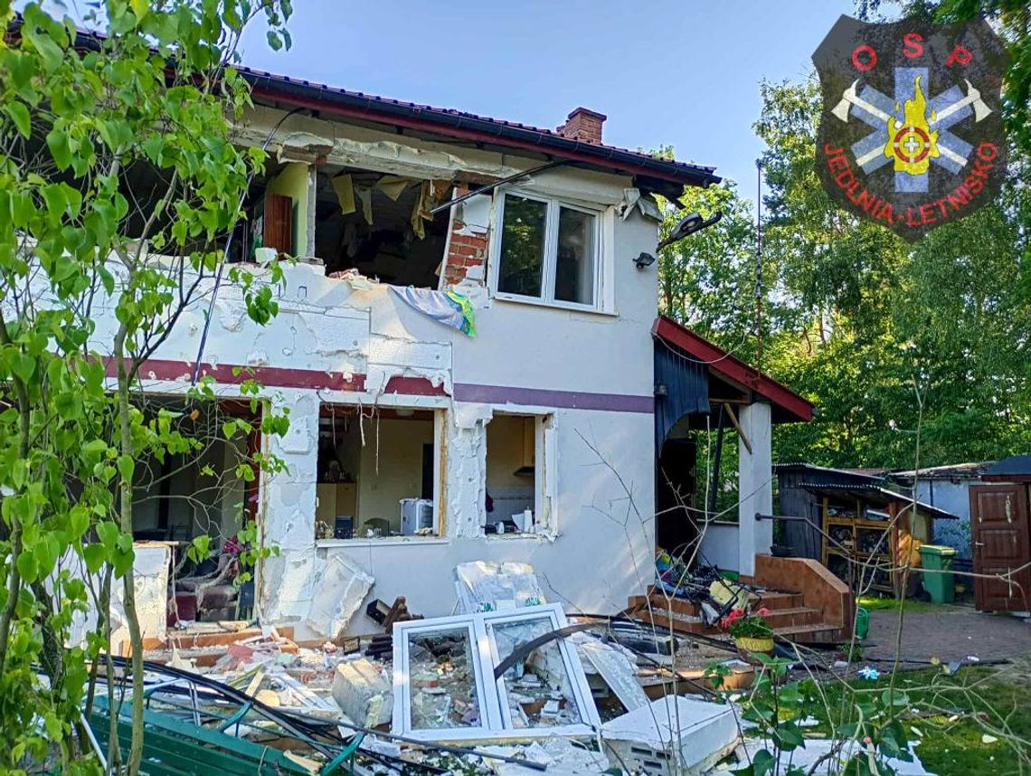 Wybuch gazu w domu we Wrzosowie. Jedna osoba ranna