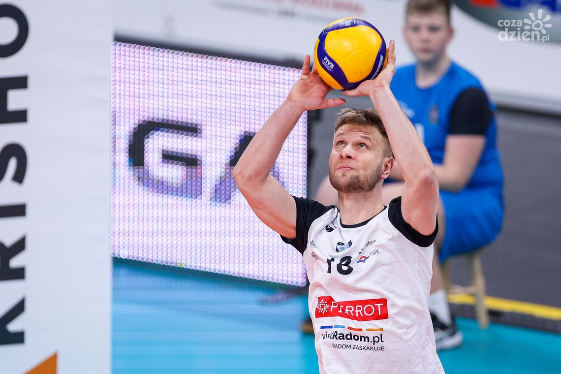 Wychowanek Kacper Gonciarz nadal będzie prowadził grę Czarnych Radom Wychowanek Kacper Gonciarz nadal będzie prowadził grę Czarnych Radom