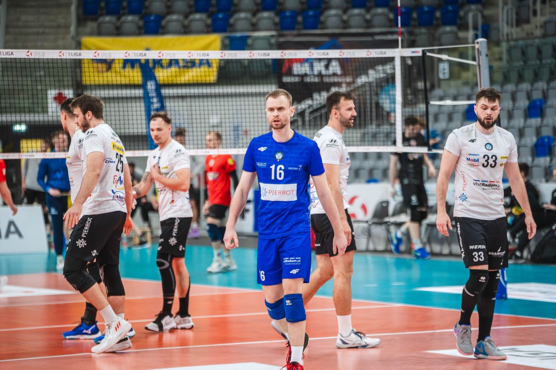 Wychowanek Paweł Filipowicz zostaje w Czarnych na sezon 2025/26