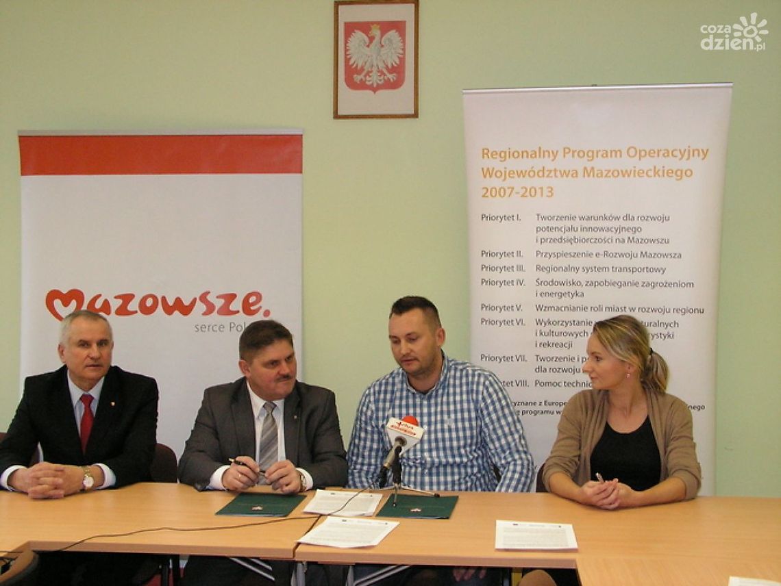 Wyciąg do wakeboardu, stawy, karczma... Wyciąg do wakeboardu, stawy, karczma...