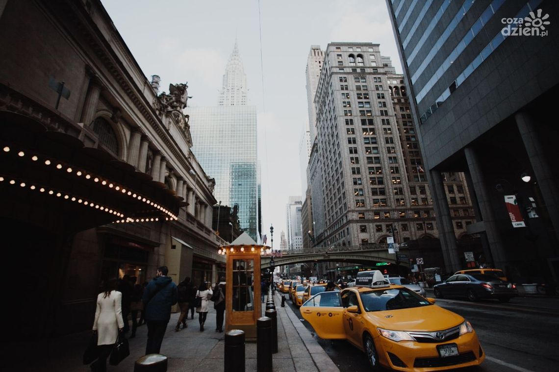 Wygodny i elastyczny wynajem samochodów dla konsumentów. Poznaj ofertę Hertz Wygodny i elastyczny wynajem samochodów dla konsumentów. Poznaj ofertę Hertz