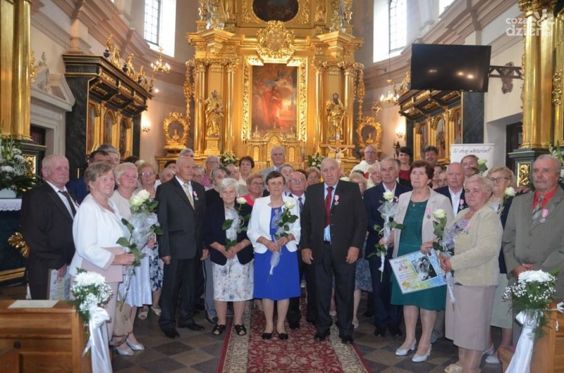 Wyjątkowa chwila dla małżonków. W Skaryszewie świętowano Złote Gody