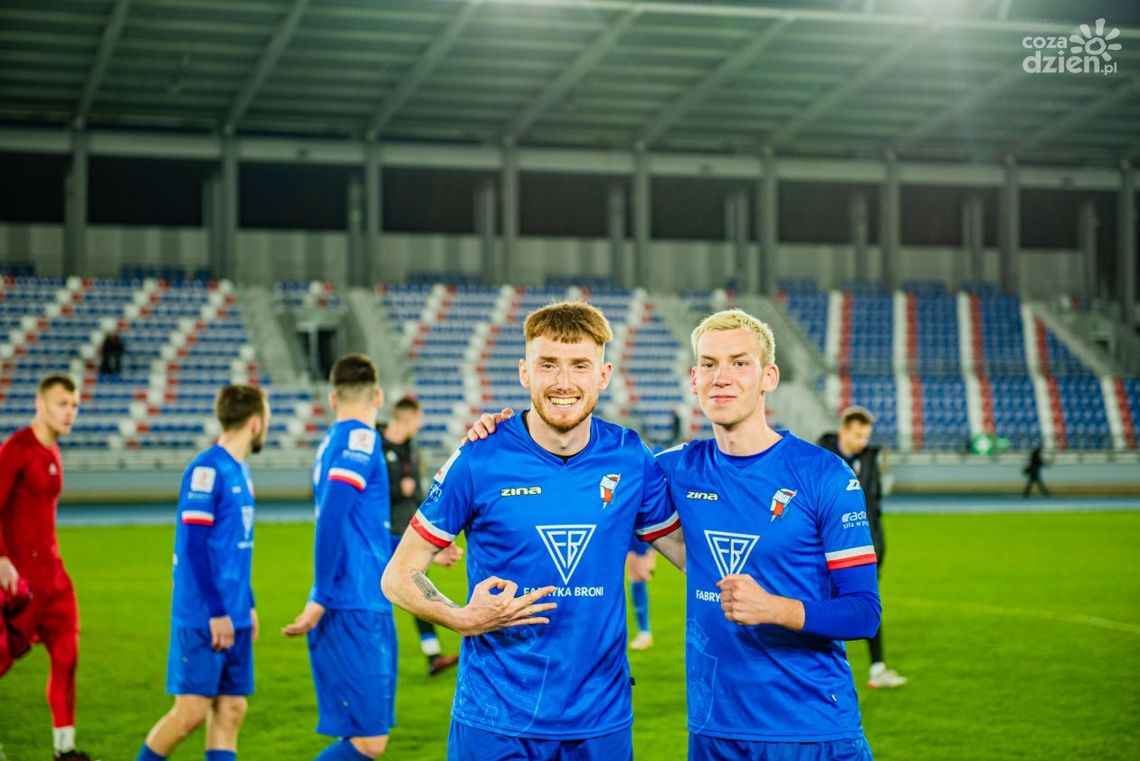 Wyjazdowe zwycięstwo Broni Radom i remis Pilicy Białobrzegi