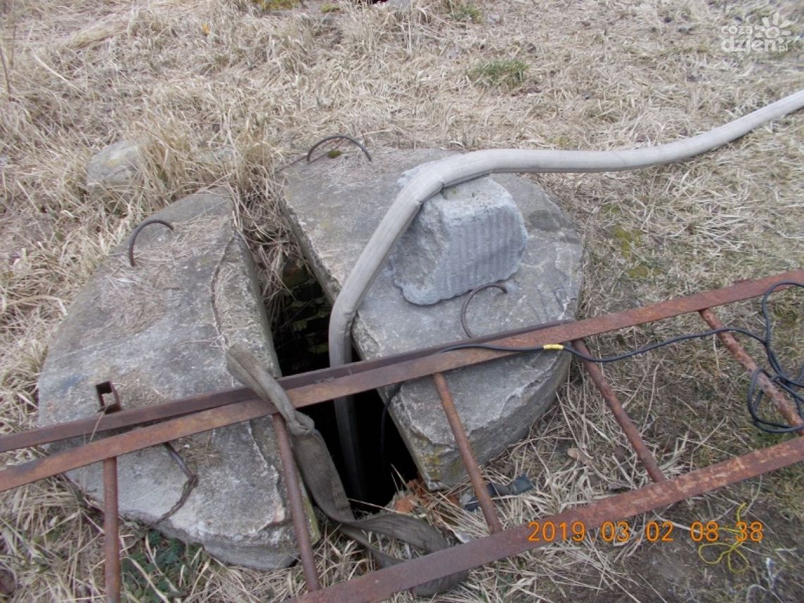 Wylewał nieczystości na ulicę