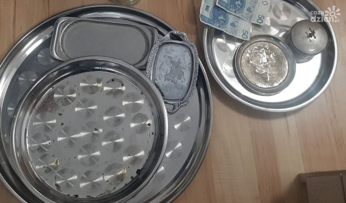 Wyniosła z kościoła pieniądze i artykuły liturgiczne