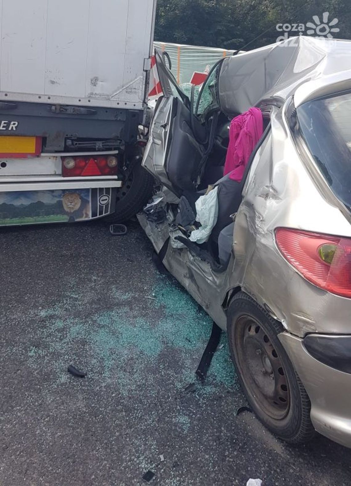 Wypadek na DK79. Ranne trzy osoby