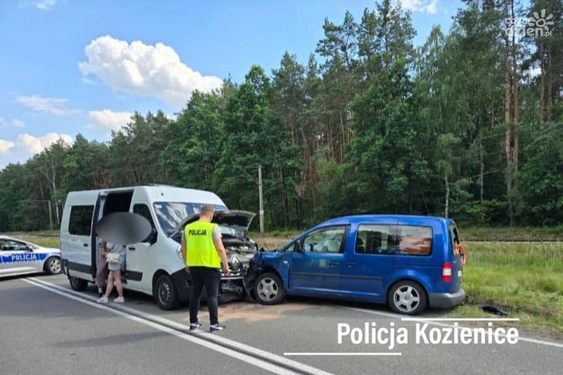 Wypadek na DW 738. Dwie osoby w szpitalu Wypadek na DW 738. Dwie osoby w szpitalu