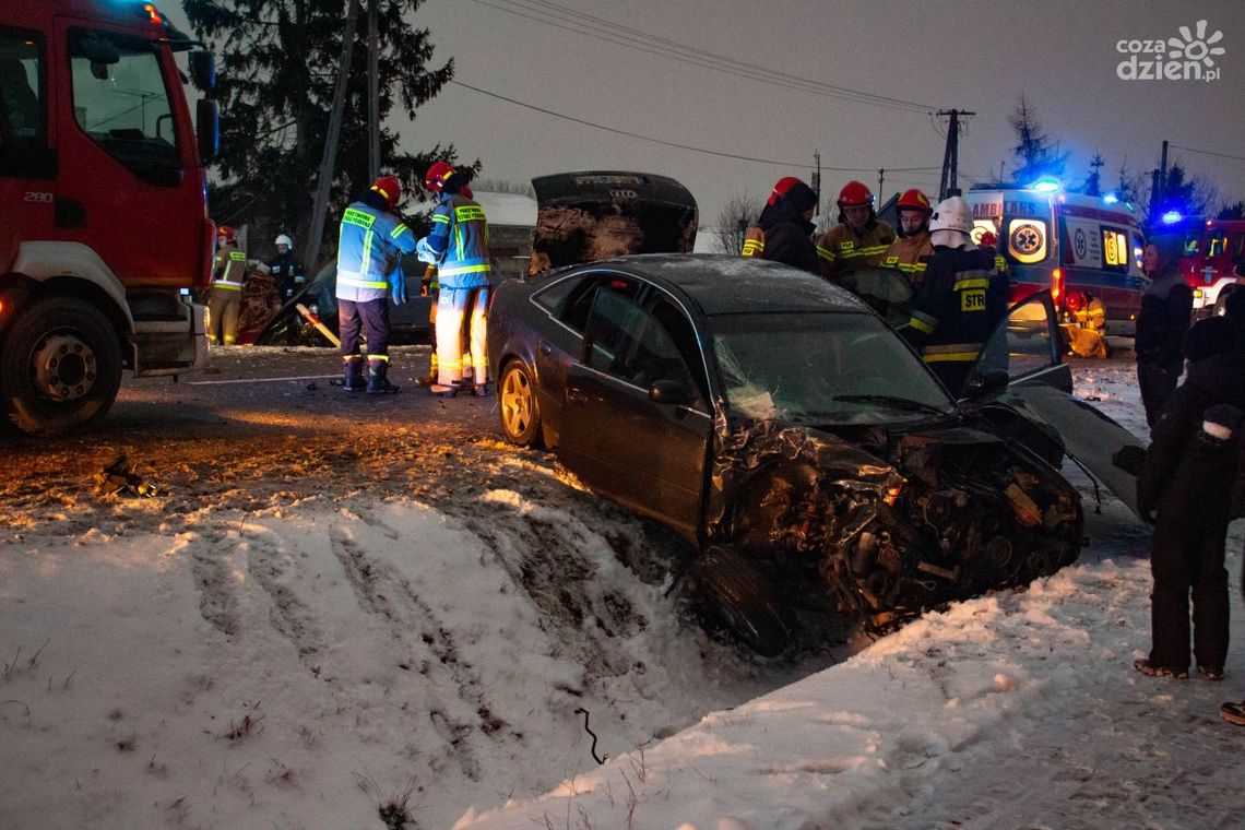 Wypadek na krajowej 12. Pięć osób trafiło do szpitala
