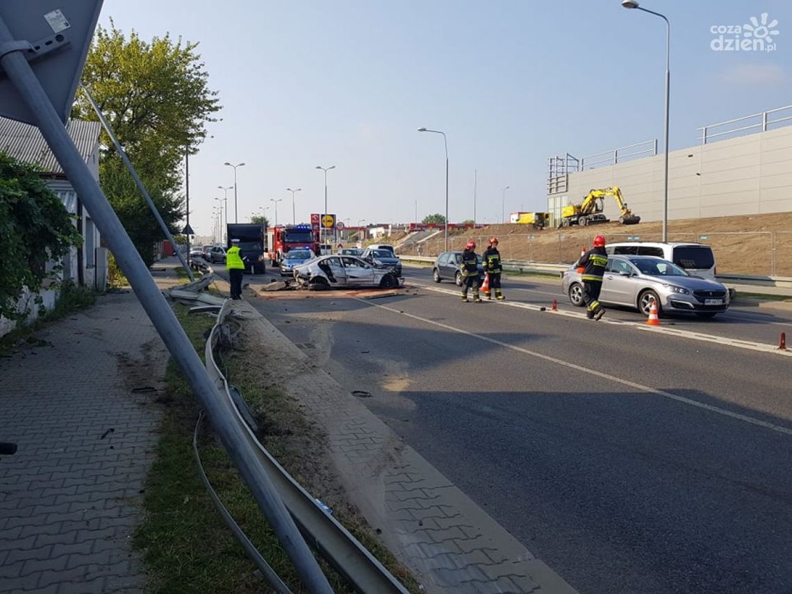 Wypadek na Młodzianowskiej. Zderzenie dwóch aut