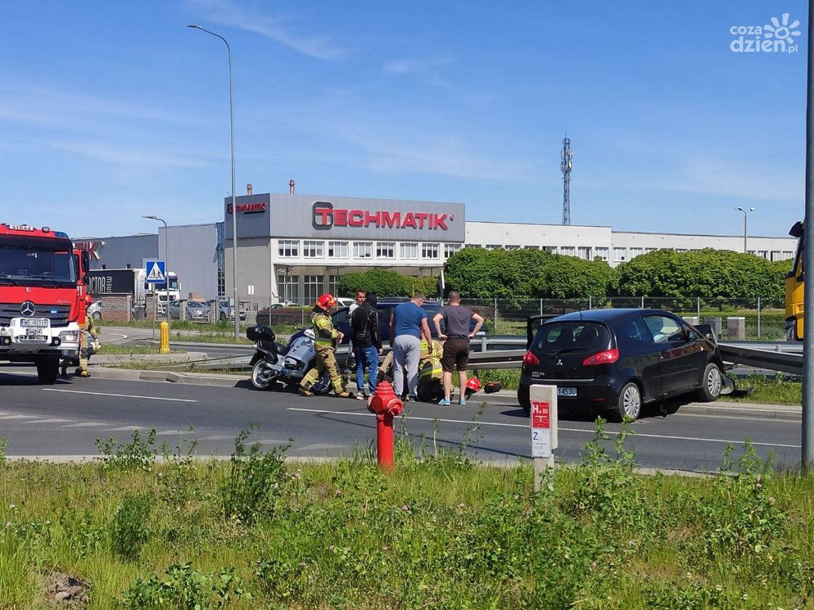 Wypadek na skrzyżowaniu ulic Kozienickiej i Żółkiewskiego Wypadek na skrzyżowaniu ulic Kozienickiej i Żółkiewskiego