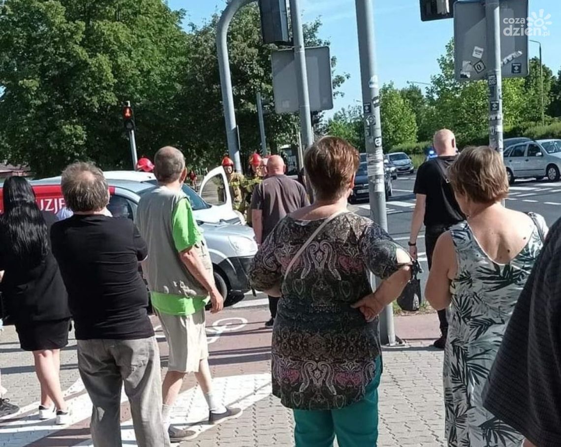 Wypadek na ul. Chrobrego. 25-latek w szpitalu