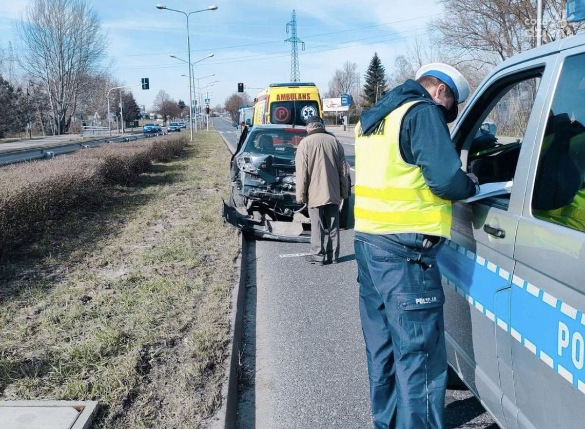 Wypadek na ul. Maratońskiej. Jedna osoba w szpitalu
