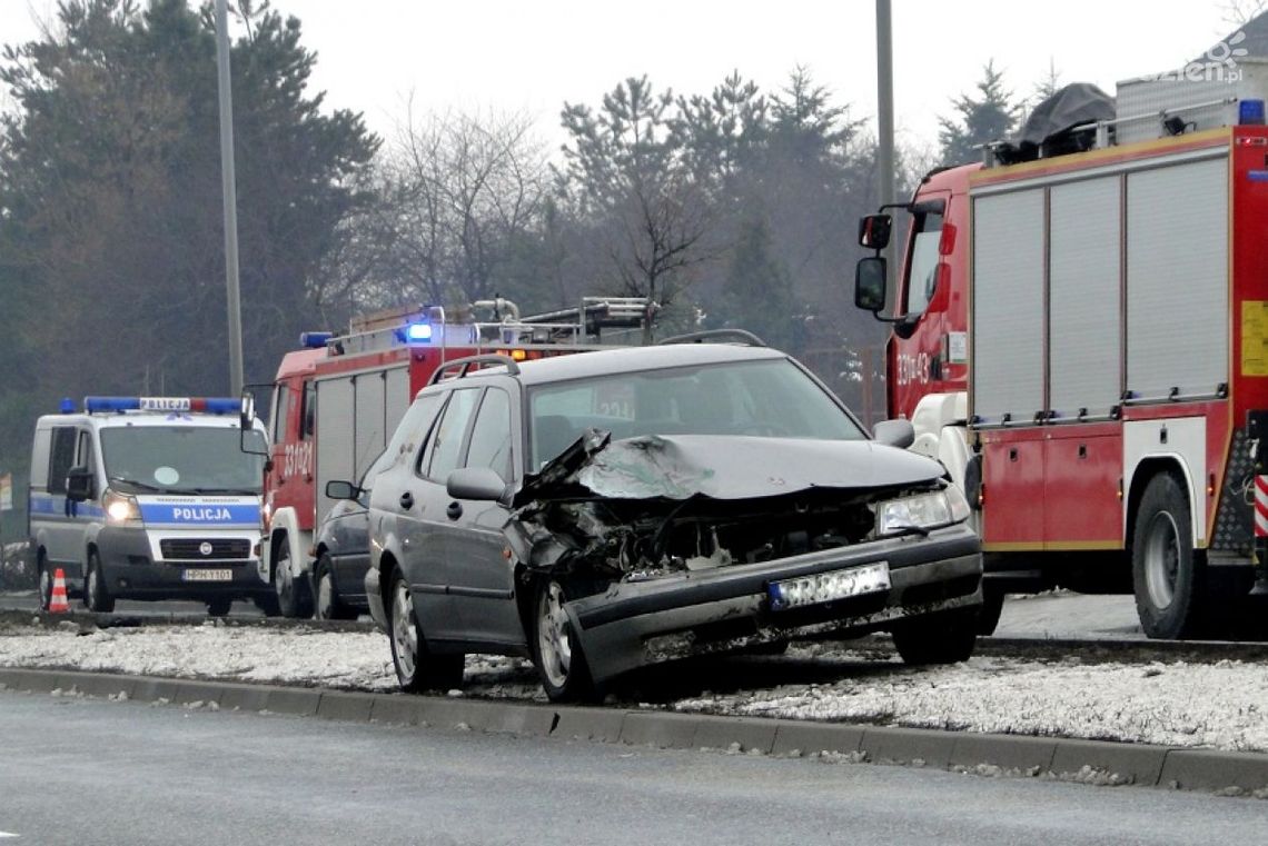 Wypadek na ulicy Czarnieckiego. Jedna osoba w szpitalu