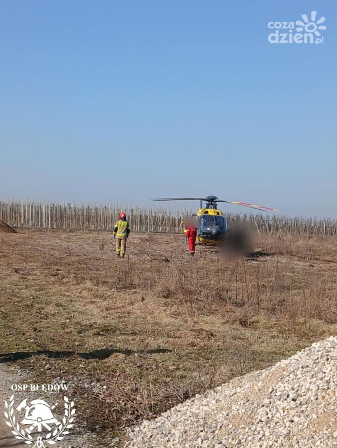 Wypadek podczas prac polowych. 59-latek helikopterem trafił do szpitala Wypadek podczas prac polowych. 59-latek helikopterem trafił do szpitala