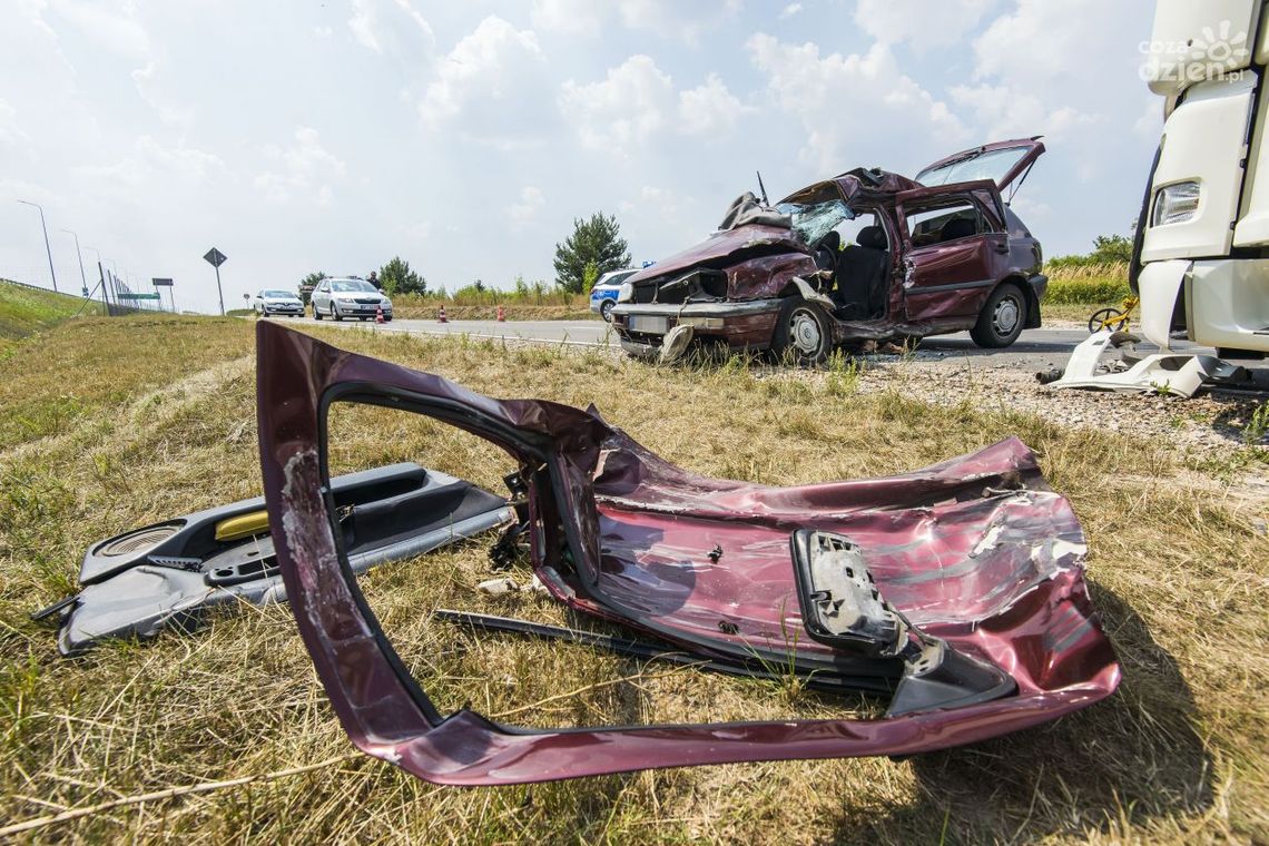 Wypadek przy obwodnicy i płonące auto na niej