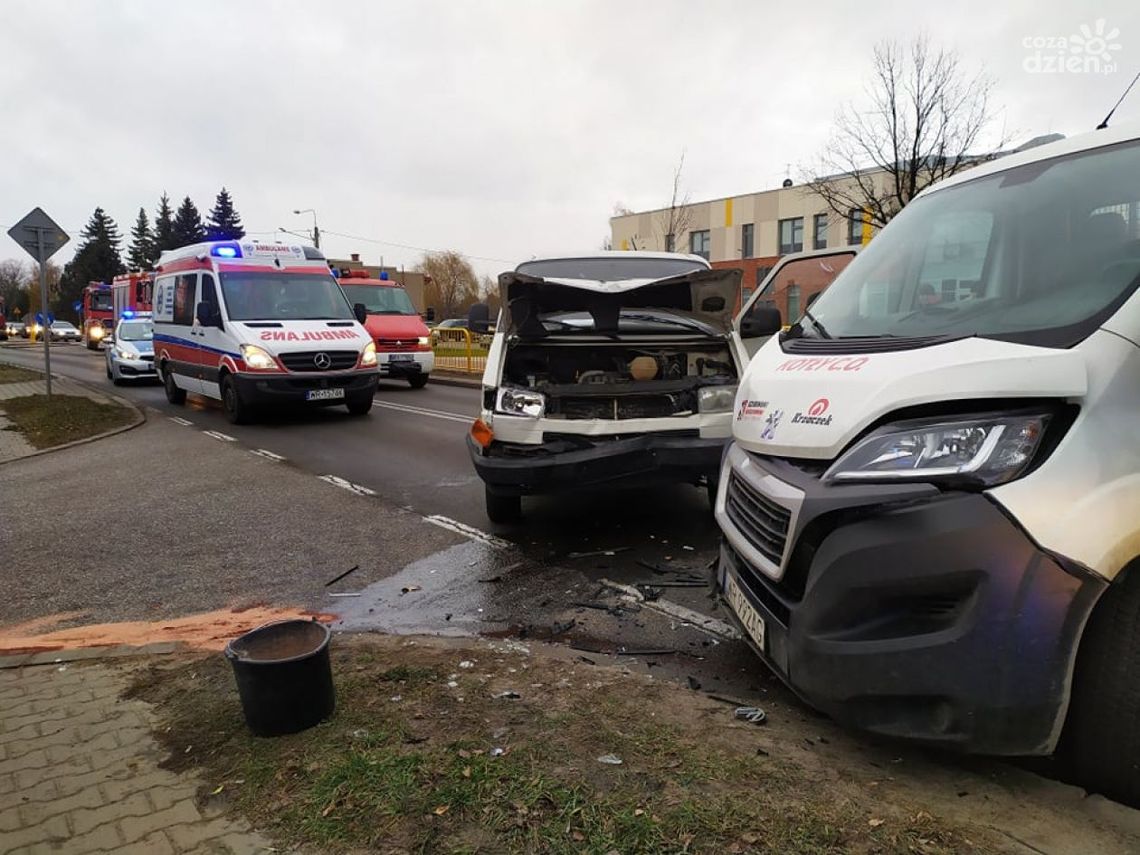 Wypadek w Bielisze. Cztery osoby w szpitalu