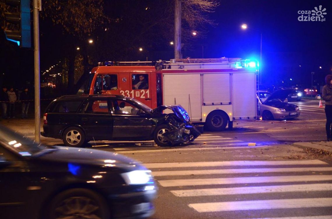 Wypadek w centrum miasta - trzy osoby w szpitalu Wypadek w centrum miasta - trzy osoby w szpitalu