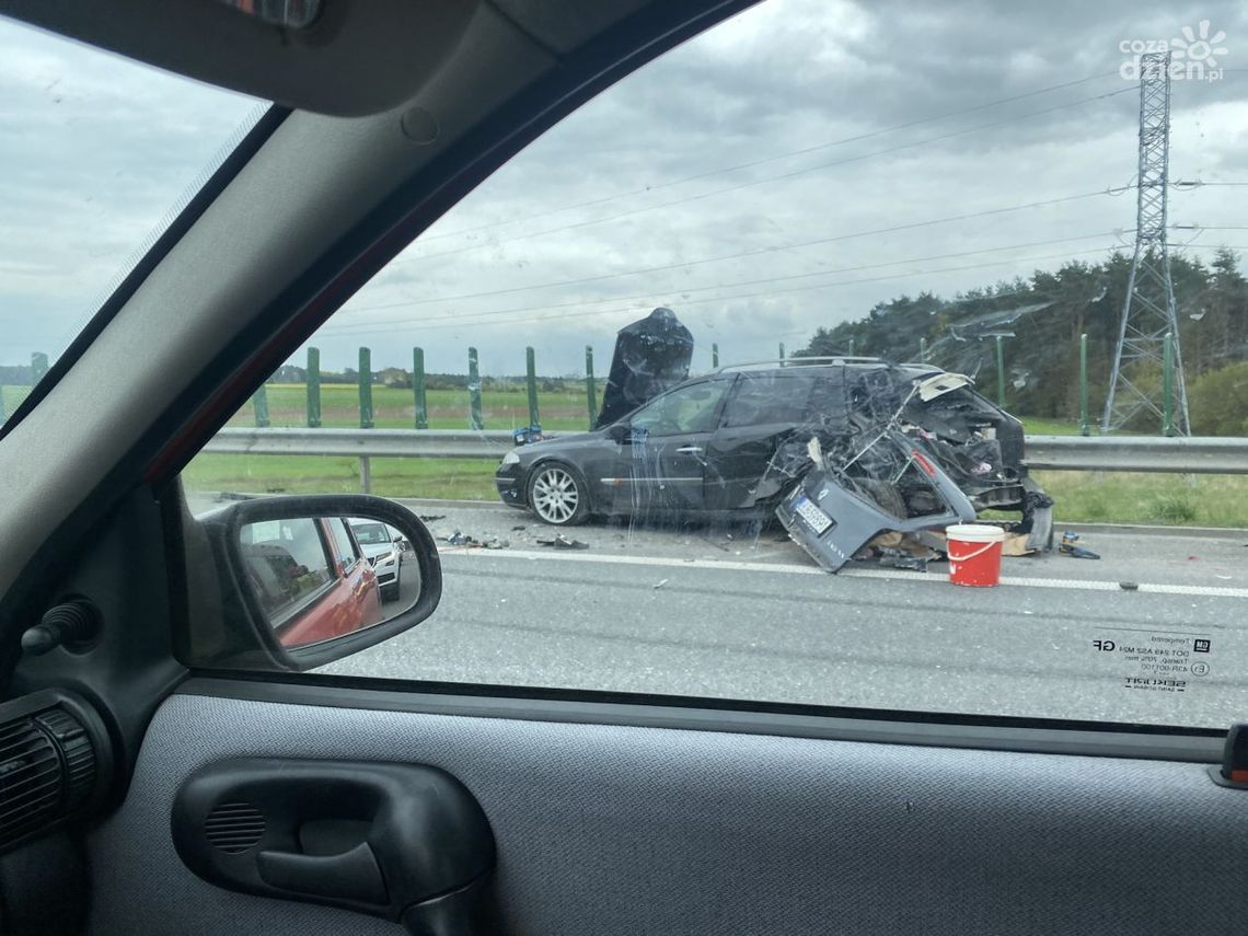 Wypadek w Dobrucie. Trzy osoby w szpitalu 