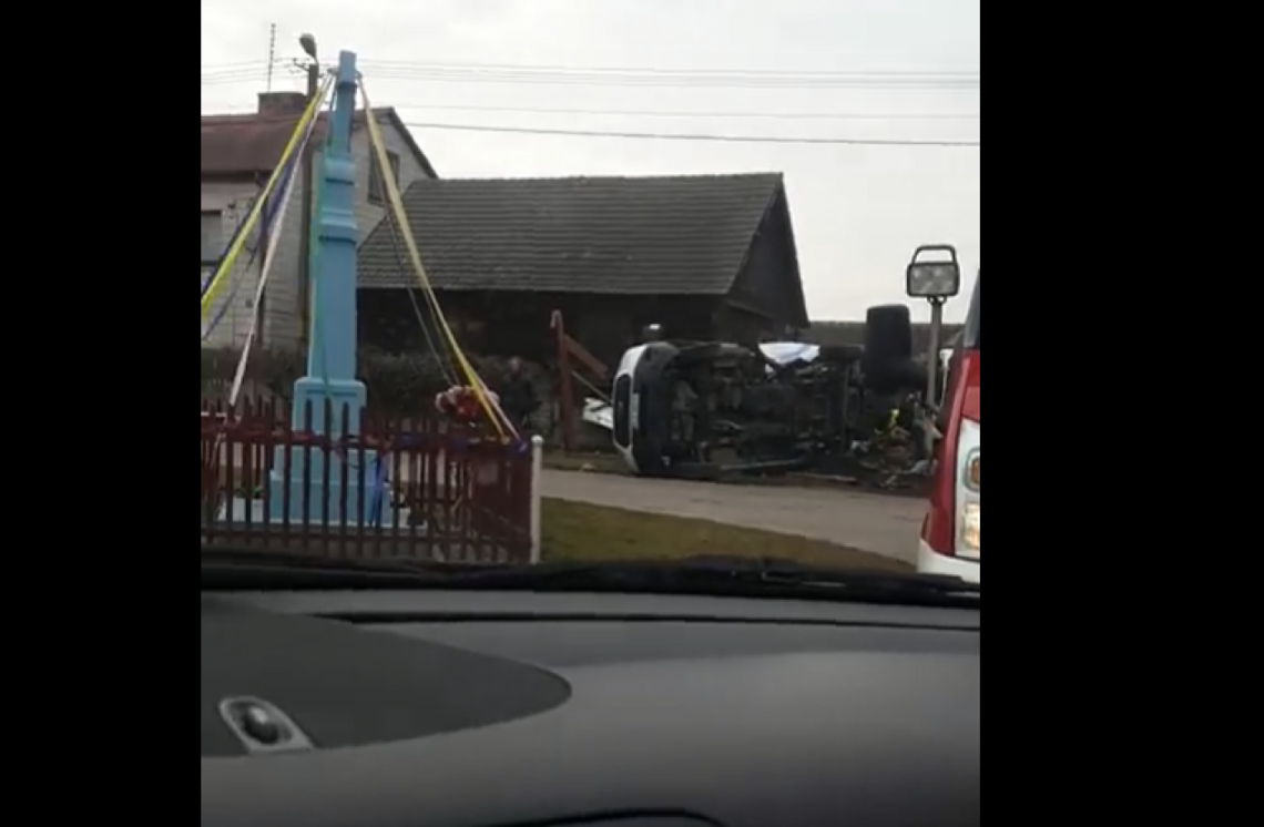 Wypadek w Garbatce Nowej. Kierowca w szpitalu