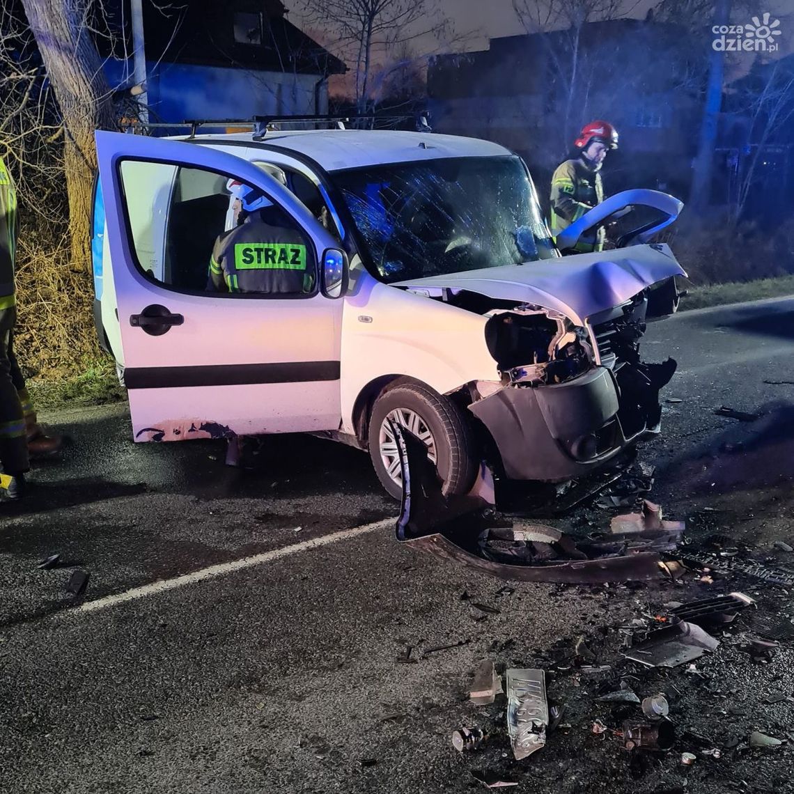 Wypadek w Parznicach. Trzy osoby poszkodowane