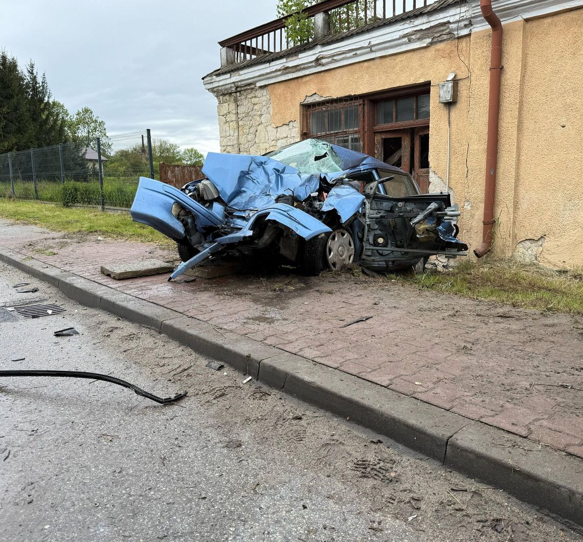 Wypadek w Siennie. Jedna osoba poszkodowana Wypadek w Siennie. Jedna osoba poszkodowana