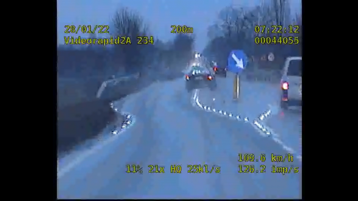 Wyprzedzał na skrzyżowaniu [WIDEO]