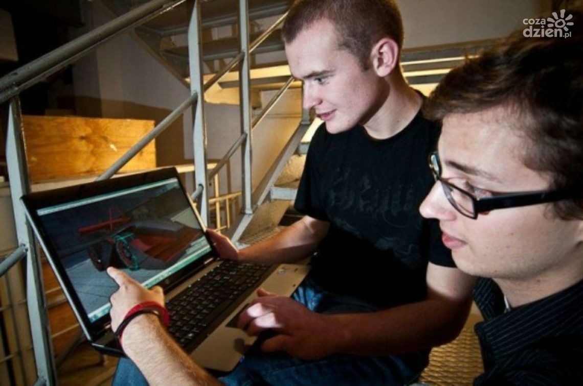 Wyścigowy bolid po studencku Wyścigowy bolid po studencku