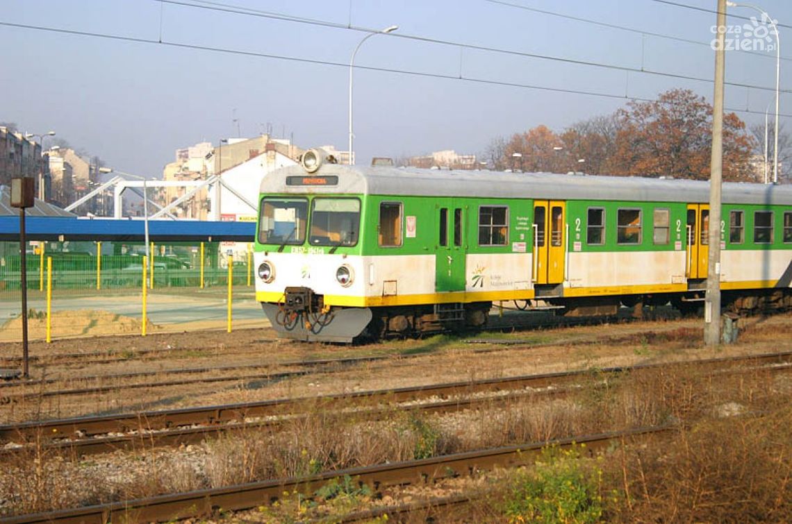 Wysiadła na peronie. Pociąg odjechał z jej dziećmi