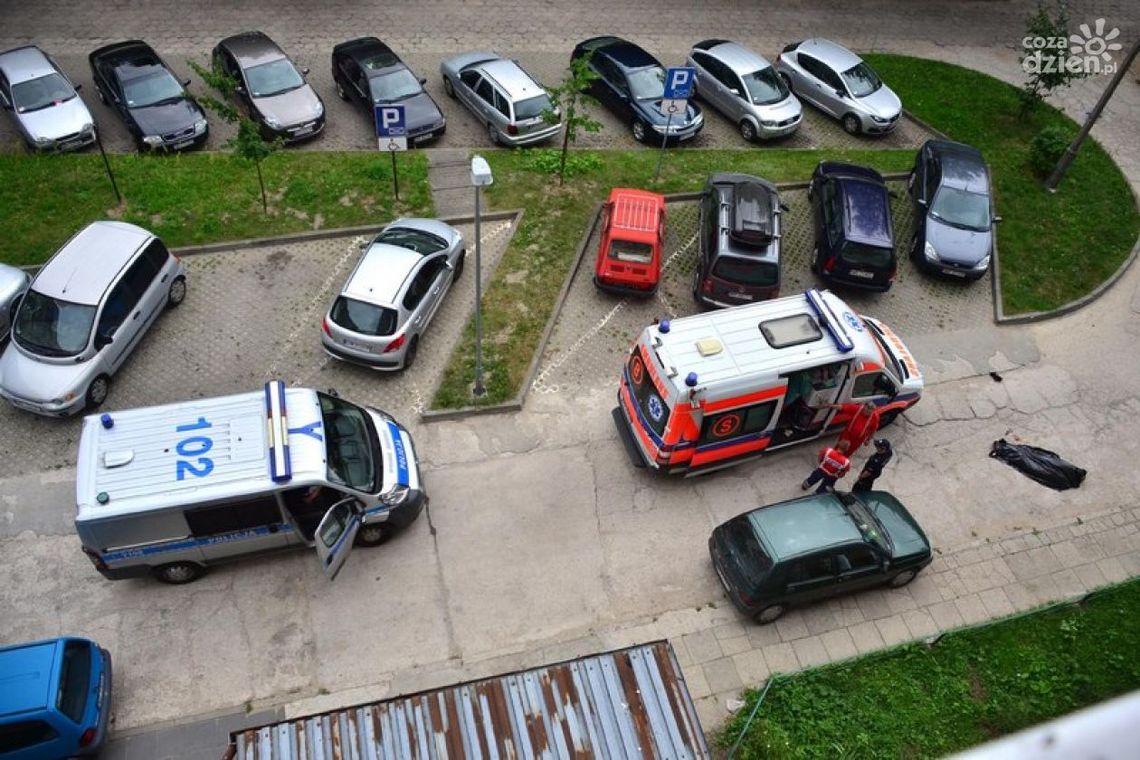 Wyskoczył z wieżowca przy ul. Kolberga! (AKTUALIZACJA)