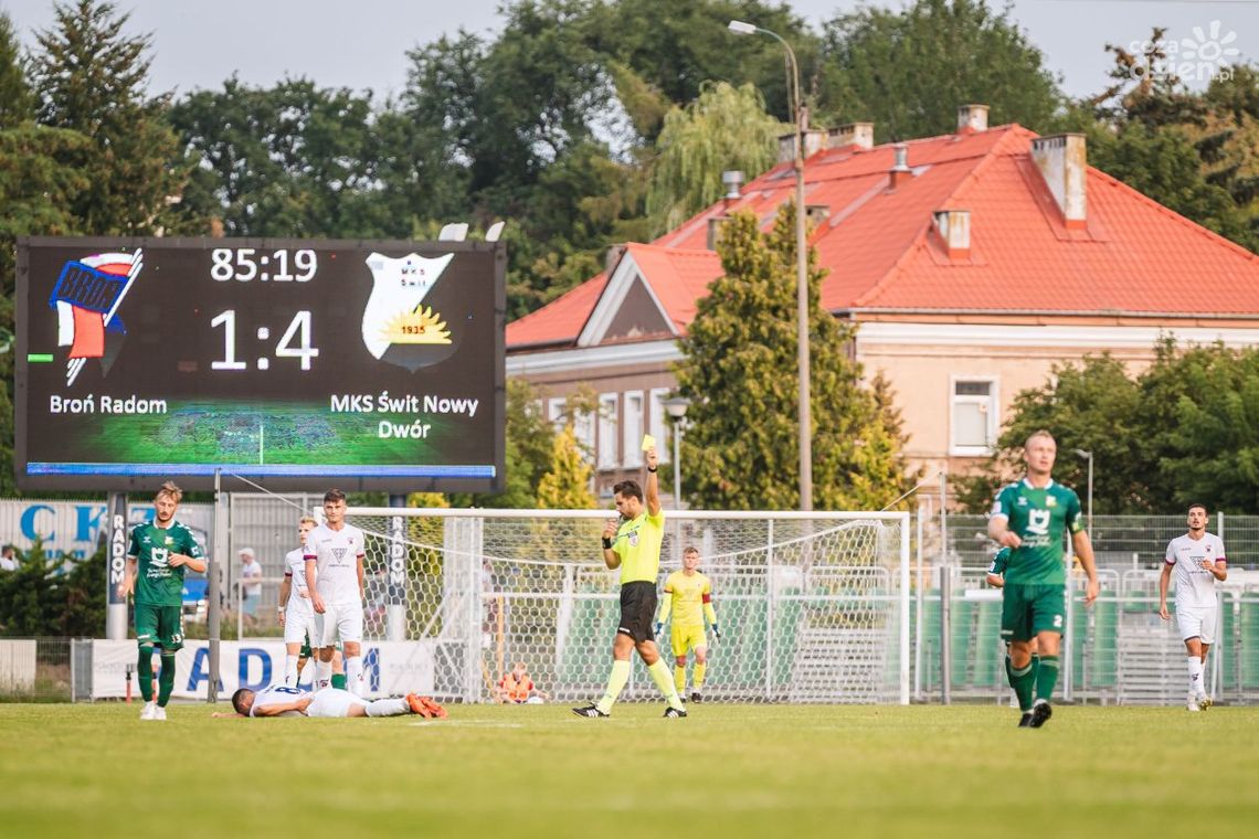 Wysoka porażka Broni Radom z liderem z Nowego Dworu Mazowieckiego Wysoka porażka Broni Radom z liderem z Nowego Dworu Mazowieckiego
