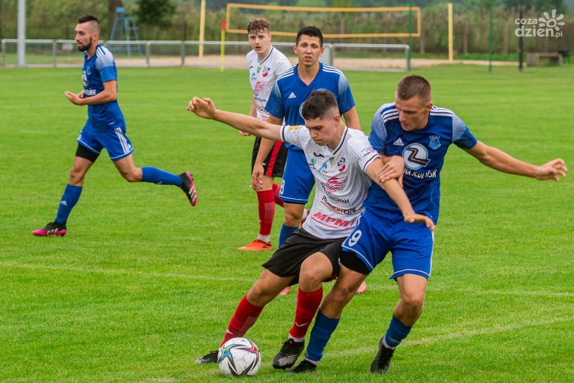 Wysokie triumfy beniaminków w mazowieckiej 5. lidze. Pauza Enea Energii Kozienice