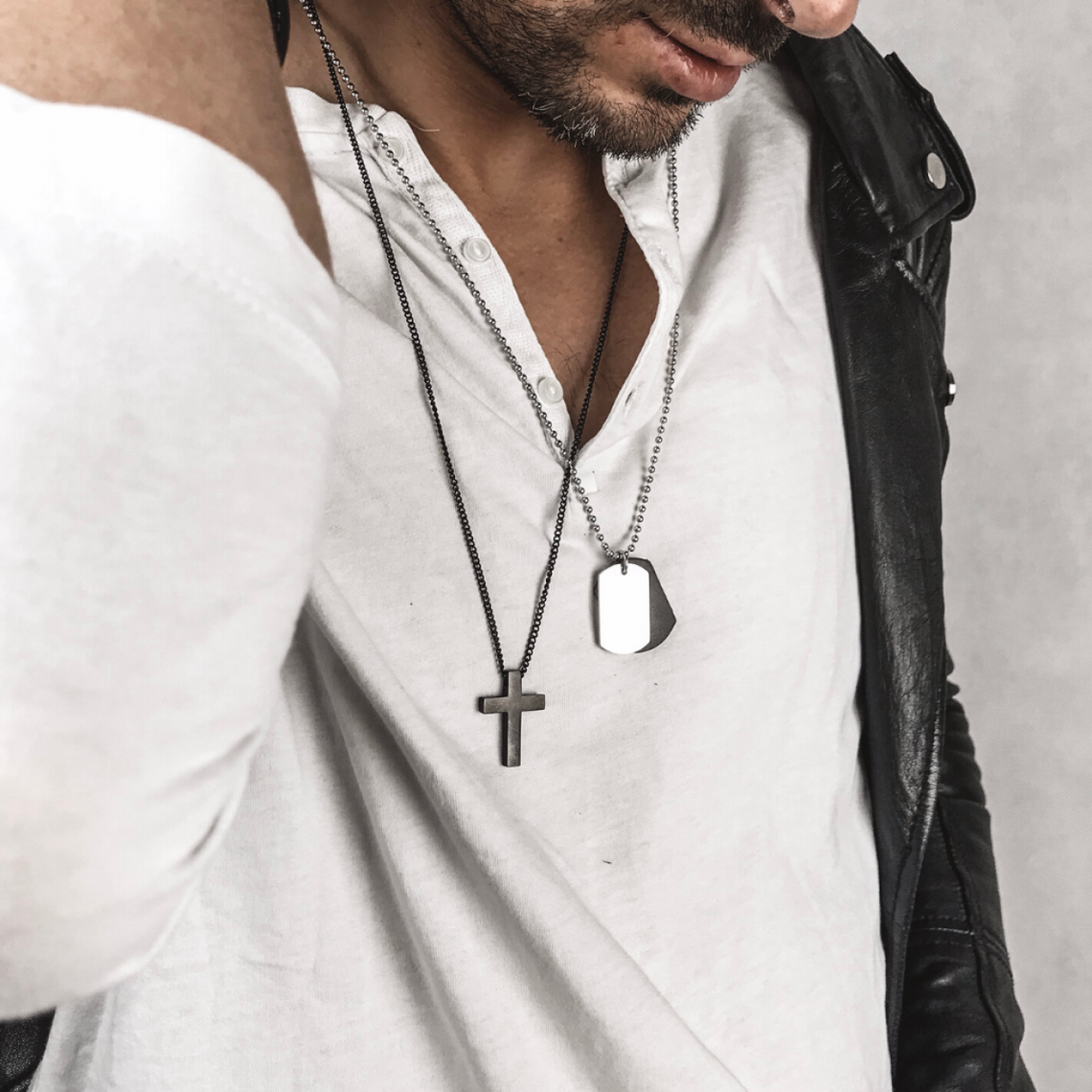 Wysokogatunkowe łańcuszki i łańcuchy męskie – najciekawsze propozycje na lato