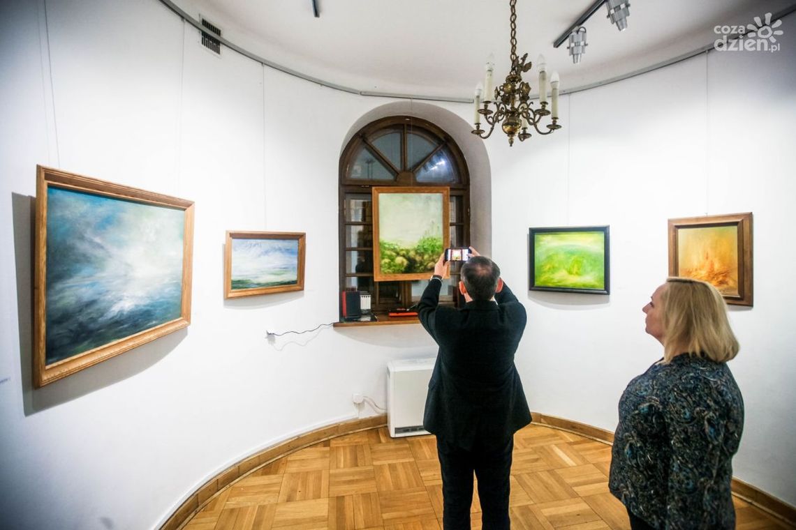 Wystawa obrazów „JESTEStwo” J. Blicharskiej-Linar (zdjęcia)