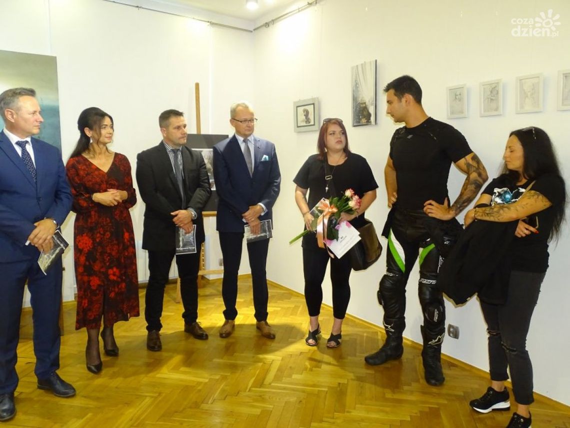 Wystawa prac Małgorzaty Furgi w Zwoleniu. To artystka pochodząca z powiatu radomskiego Wystawa prac Małgorzaty Furgi w Zwoleniu. To artystka pochodząca z powiatu radomskiego