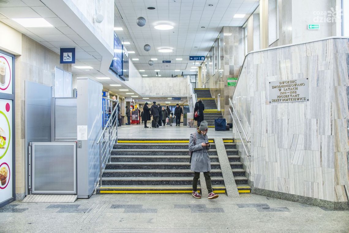 Wyświetlacze na dworcu w listopadzie